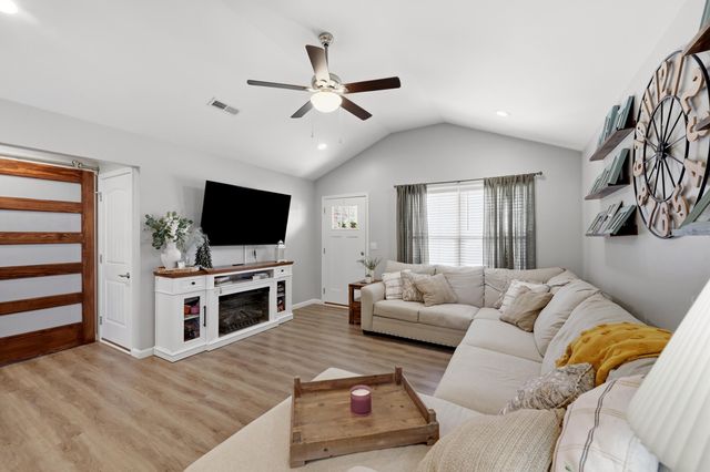 441 Middle Creek Way, Berea, KY 40403