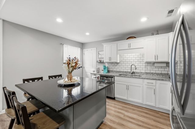 441 Middle Creek Way, Berea, KY 40403