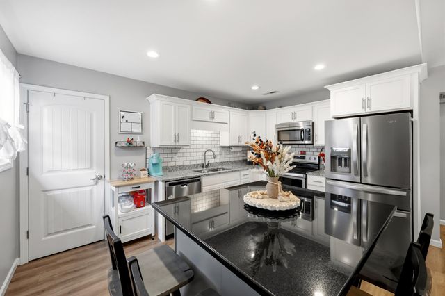 441 Middle Creek Way, Berea, KY 40403