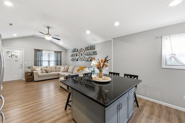 441 Middle Creek Way, Berea, KY 40403