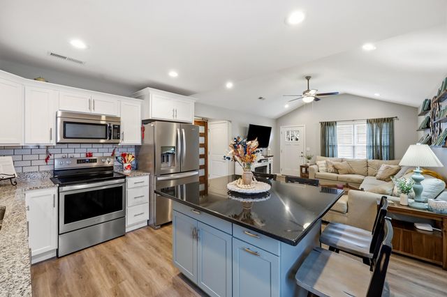 441 Middle Creek Way, Berea, KY 40403