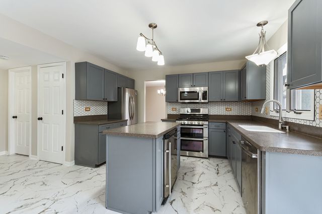 427 Bradford Place, Bolingbrook, IL 60490