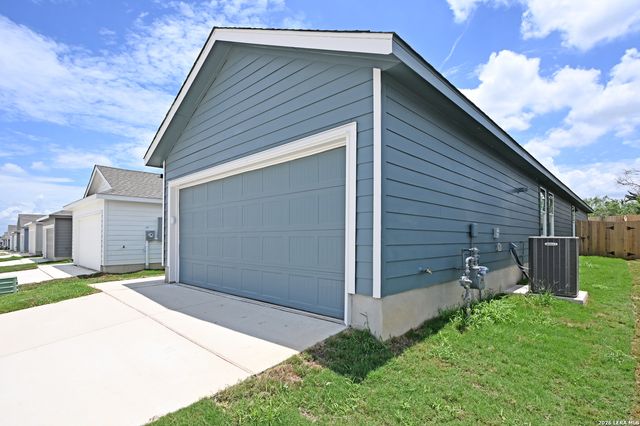 3771 MOON HILL RD, Marion, TX 78124