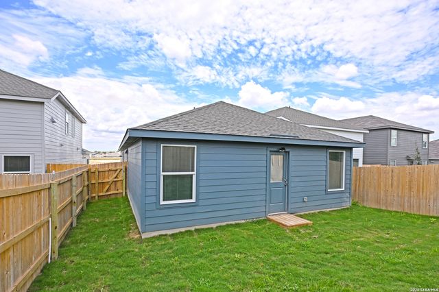 3771 MOON HILL RD, Marion, TX 78124
