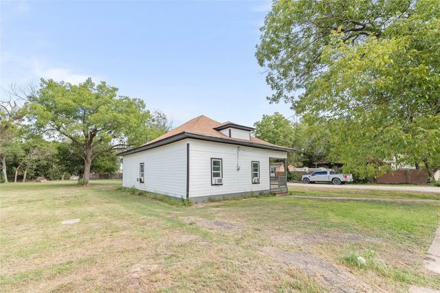 309 E Ross, Mart, TX 76664