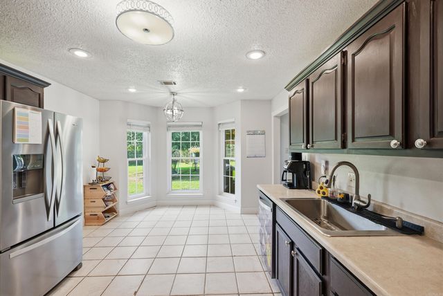 6 Mattison Dr, Vilonia, AR 72173