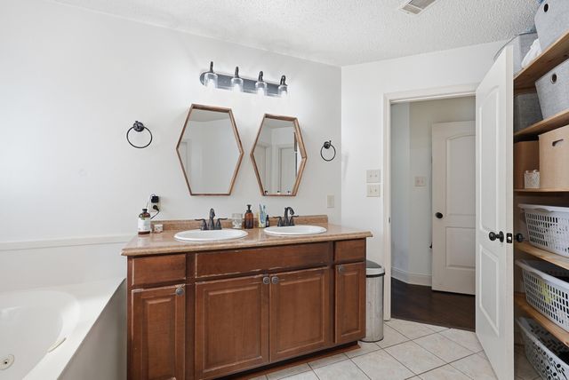 6 Mattison Dr, Vilonia, AR 72173