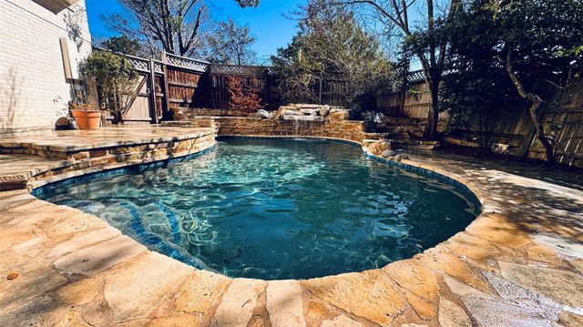 9402 Bluegrass DR, Austin, TX 78759