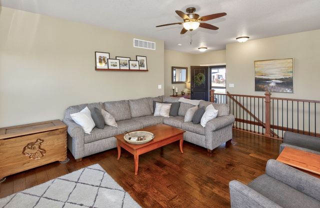 2115 SE Crabapple Court, Waukee, IA 50263