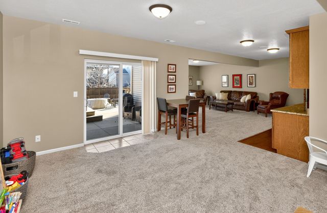 2115 SE Crabapple Court, Waukee, IA 50263