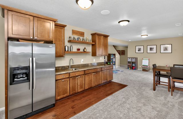 2115 SE Crabapple Court, Waukee, IA 50263
