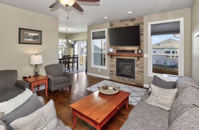 2115 SE Crabapple Court, Waukee, IA 50263