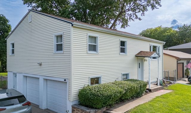 2311 W 46th Street, Davenport, IA 52806