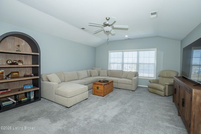 18003 Brightleaf Pl, Fisherville, KY 40023