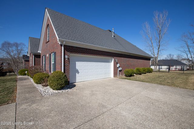 18003 Brightleaf Pl, Fisherville, KY 40023