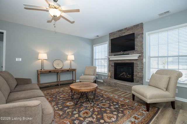 18003 Brightleaf Pl, Fisherville, KY 40023