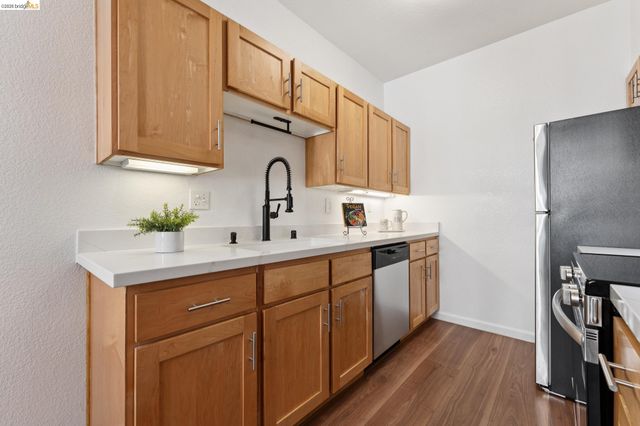 145 Bayside Ct, Richmond, CA 94804