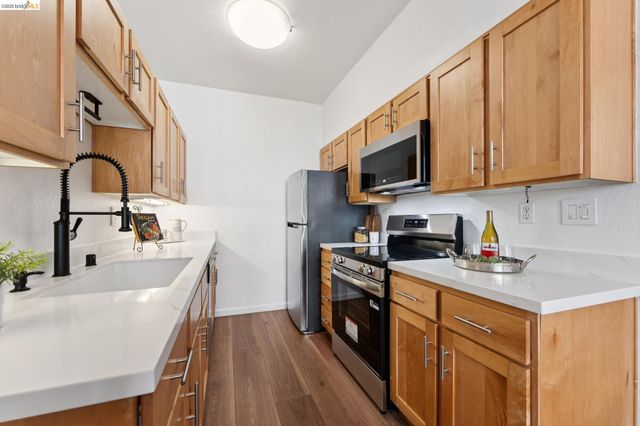 145 Bayside Ct, Richmond, CA 94804