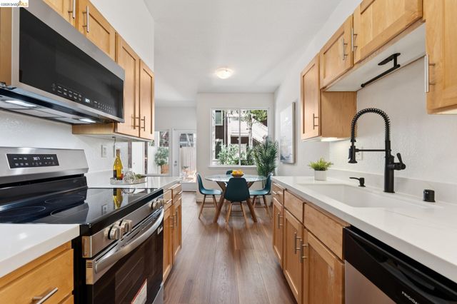 145 Bayside Ct, Richmond, CA 94804