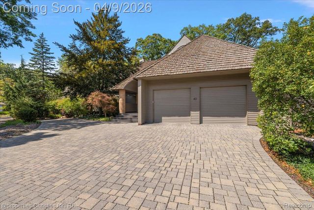 40 Scenic Oaks Drive N, Bloomfield Hills, MI 48304