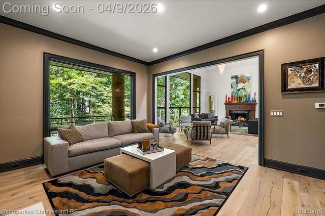 40 Scenic Oaks Drive N, Bloomfield Hills, MI 48304