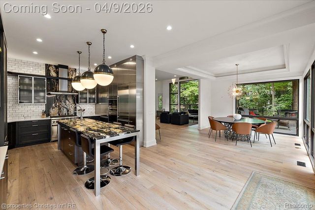40 Scenic Oaks Drive N, Bloomfield Hills, MI 48304