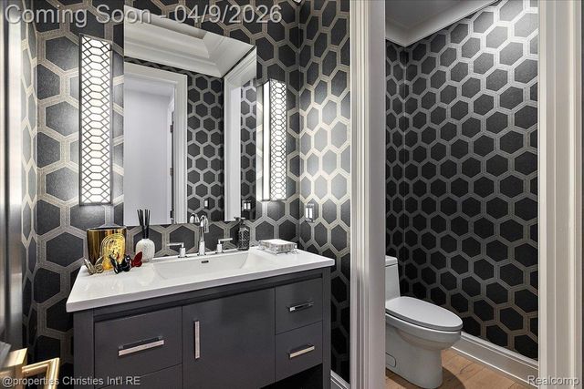 40 Scenic Oaks Drive N, Bloomfield Hills, MI 48304