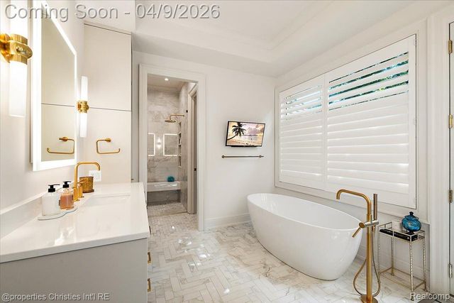 40 Scenic Oaks Drive N, Bloomfield Hills, MI 48304