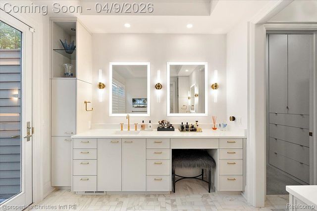 40 Scenic Oaks Drive N, Bloomfield Hills, MI 48304