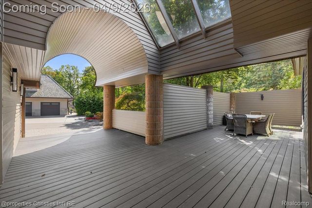 40 Scenic Oaks Drive N, Bloomfield Hills, MI 48304