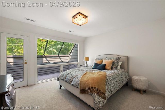 40 Scenic Oaks Drive N, Bloomfield Hills, MI 48304