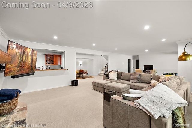 40 Scenic Oaks Drive N, Bloomfield Hills, MI 48304
