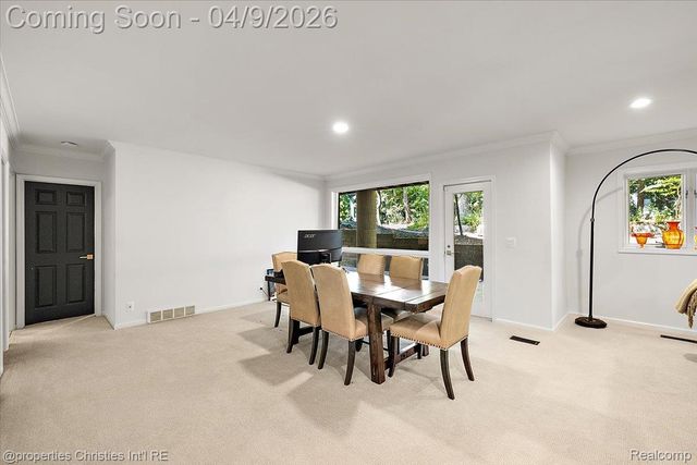 40 Scenic Oaks Drive N, Bloomfield Hills, MI 48304