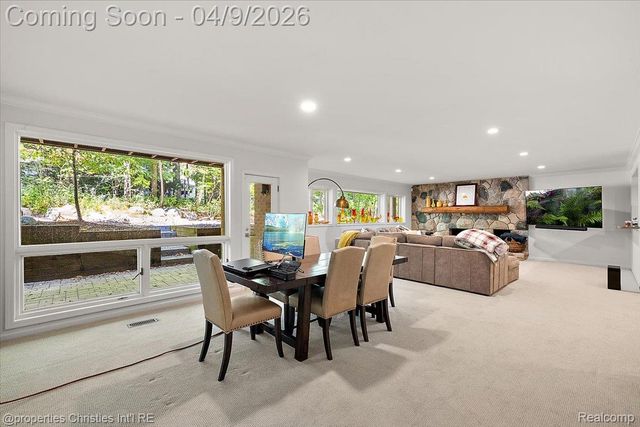 40 Scenic Oaks Drive N, Bloomfield Hills, MI 48304