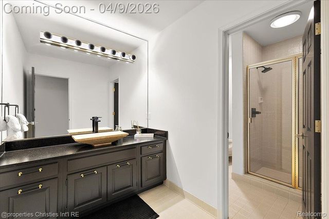 40 Scenic Oaks Drive N, Bloomfield Hills, MI 48304