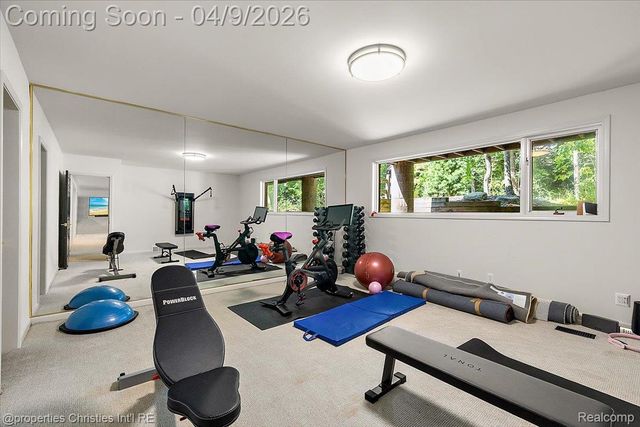 40 Scenic Oaks Drive N, Bloomfield Hills, MI 48304