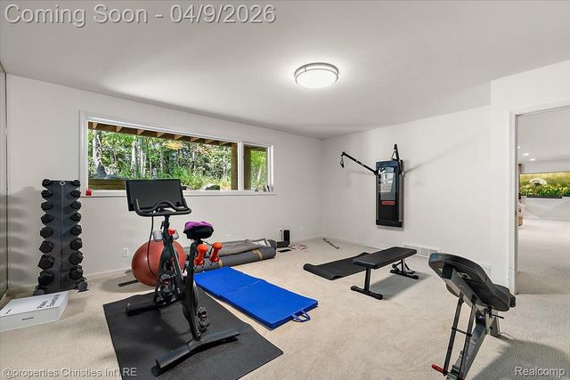 40 Scenic Oaks Drive N, Bloomfield Hills, MI 48304
