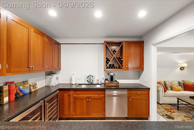 40 Scenic Oaks Drive N, Bloomfield Hills, MI 48304