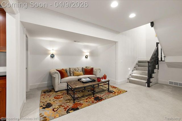 40 Scenic Oaks Drive N, Bloomfield Hills, MI 48304