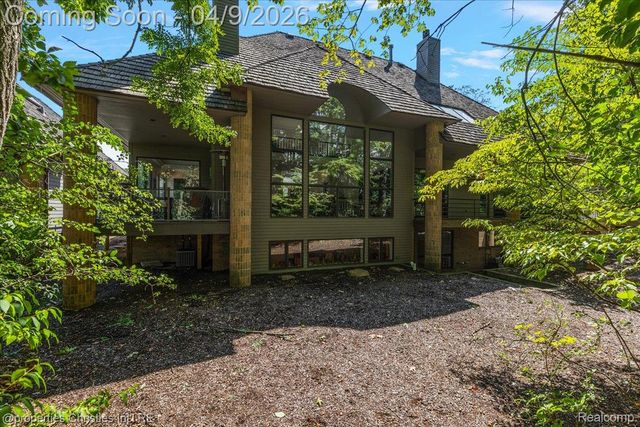 40 Scenic Oaks Drive N, Bloomfield Hills, MI 48304