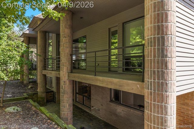 40 Scenic Oaks Drive N, Bloomfield Hills, MI 48304