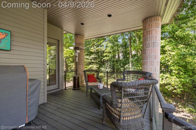 40 Scenic Oaks Drive N, Bloomfield Hills, MI 48304