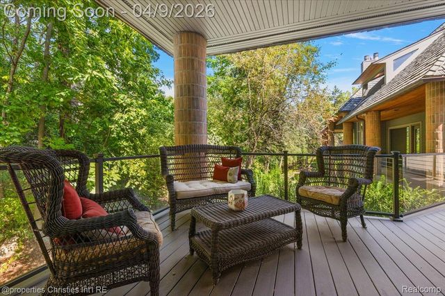 40 Scenic Oaks Drive N, Bloomfield Hills, MI 48304