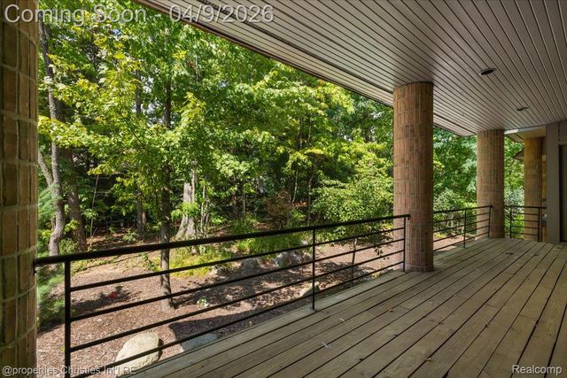 40 Scenic Oaks Drive N, Bloomfield Hills, MI 48304