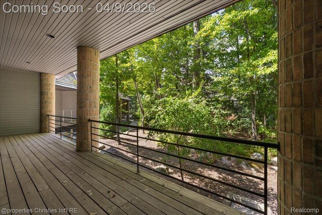 40 Scenic Oaks Drive N, Bloomfield Hills, MI 48304