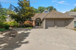 40 Scenic Oaks Drive N, Bloomfield Hills, MI 48304