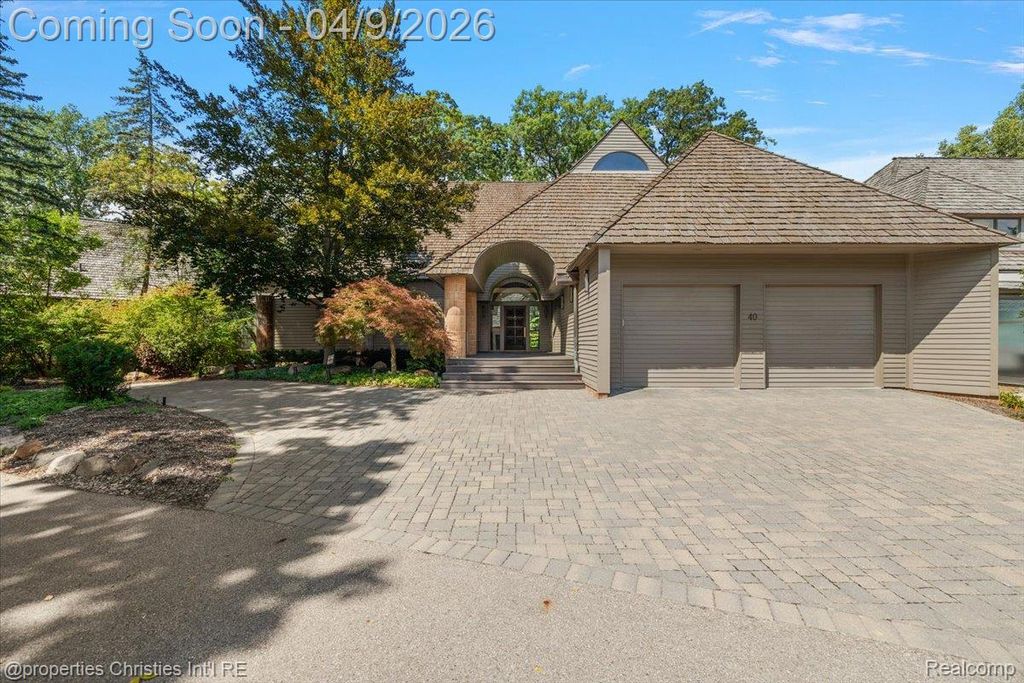 40 Scenic Oaks Drive N, Bloomfield Hills, MI 48304