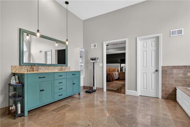 13118 Lamar Avenue, Overland Park, KS 66209