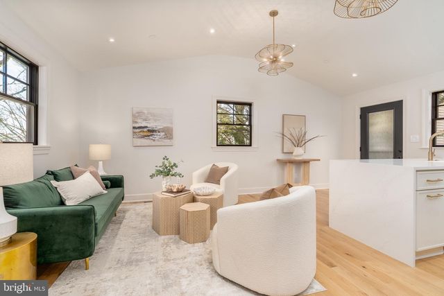 2619 WISCONSIN AVE NW, Washington, DC 20007