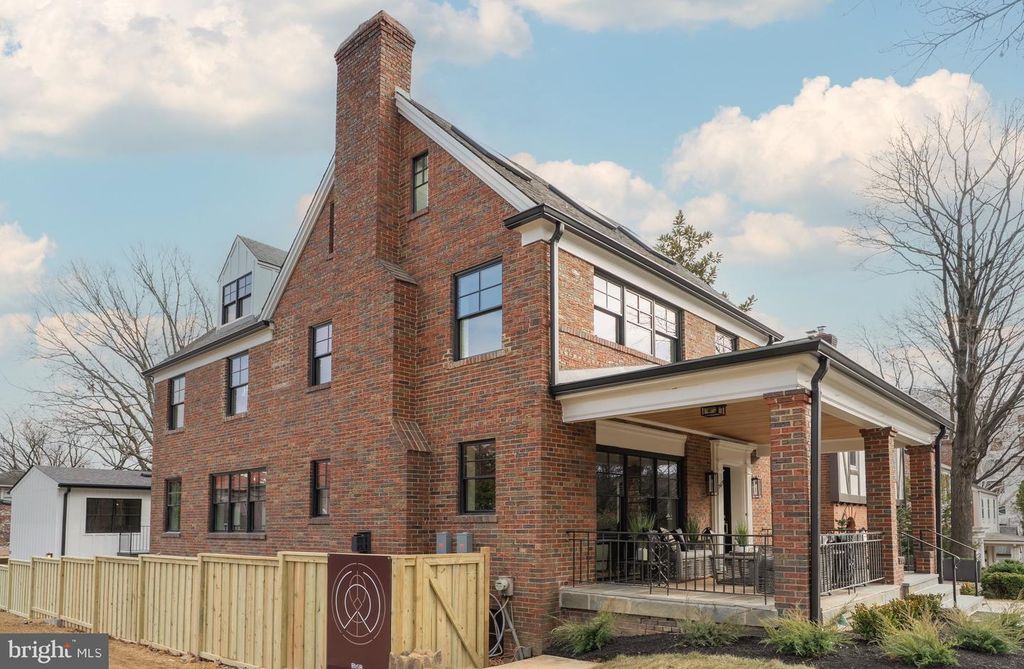 2619 WISCONSIN AVE NW, Washington, DC 20007